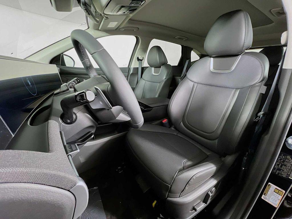 new 2025 Hyundai TUCSON Hybrid car, priced at $43,570