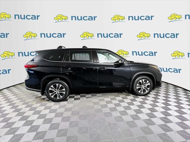 used 2022 Toyota Highlander car, priced at $38,491