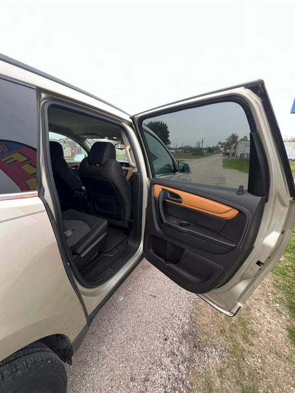 used 2014 Chevrolet Traverse car, priced at $7,900