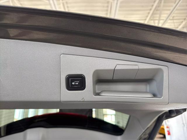 used 2020 Cadillac XT5 car, priced at $17,995