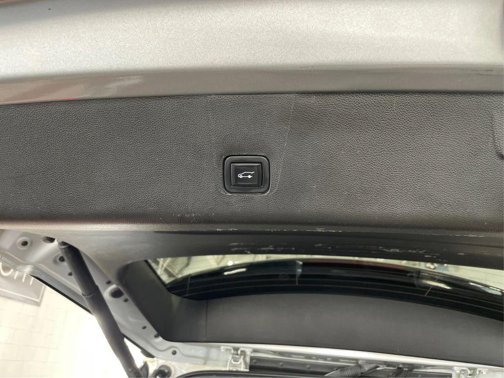 used 2021 Chevrolet Traverse car, priced at $17,995