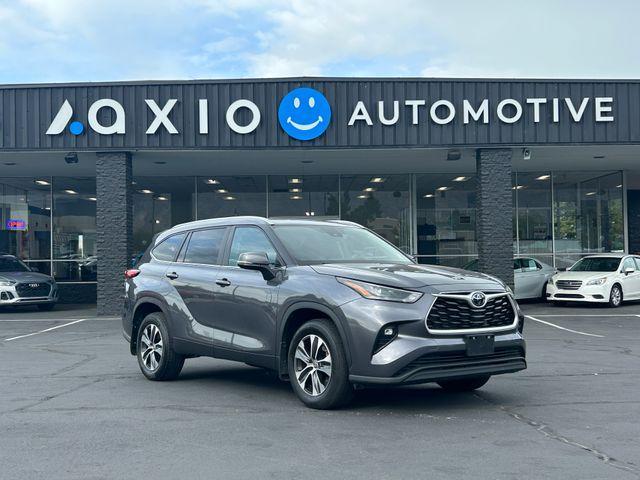 used 2023 Toyota Highlander car, priced at $36,788