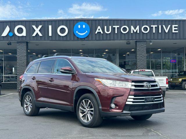 used 2019 Toyota Highlander car, priced at $27,495