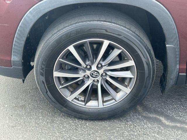 used 2019 Toyota Highlander car, priced at $27,495