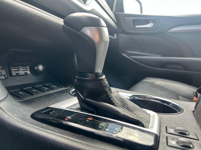 used 2019 Toyota Highlander car, priced at $27,495