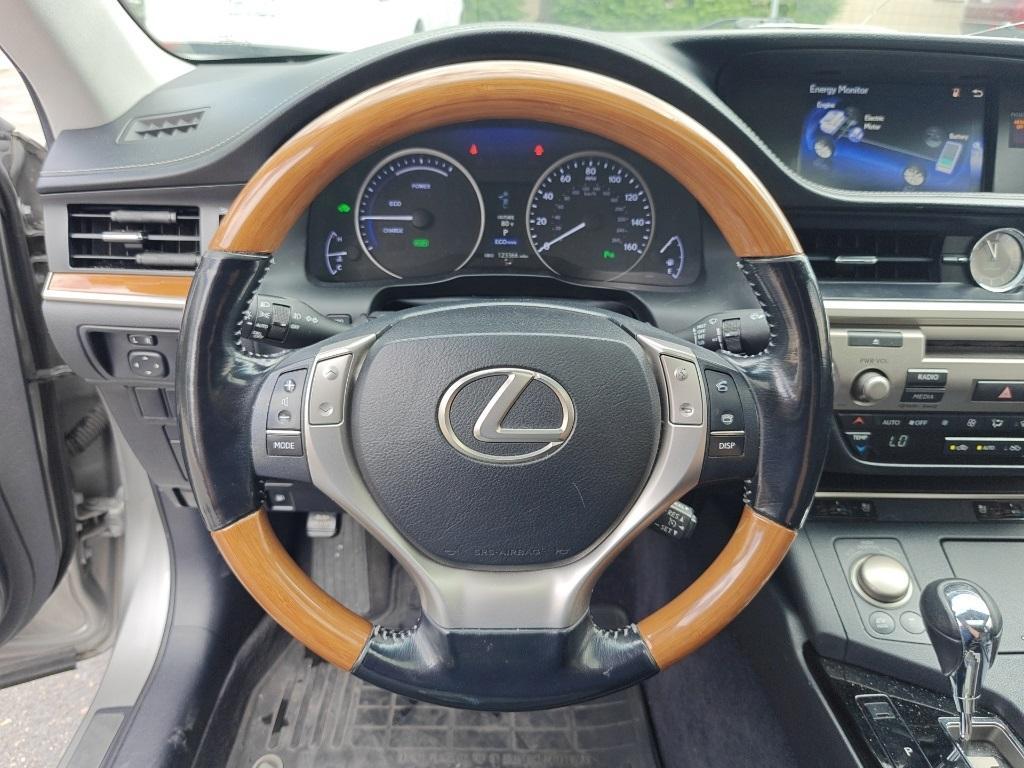 used 2015 Lexus ES 300h car, priced at $15,980