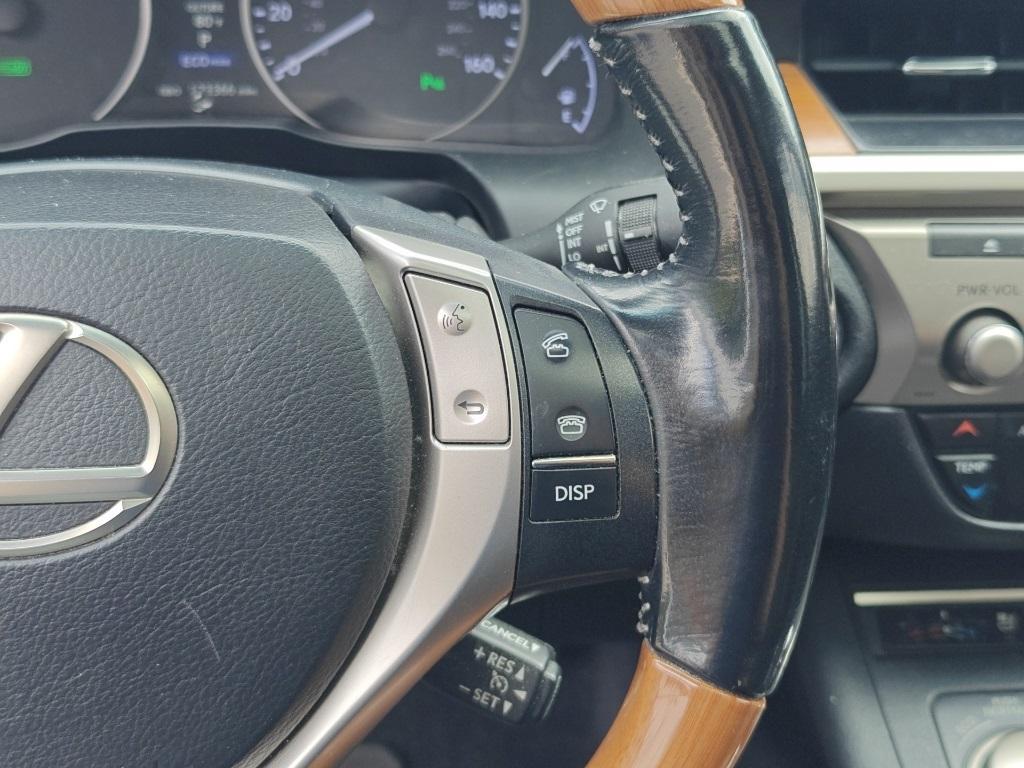 used 2015 Lexus ES 300h car, priced at $15,980
