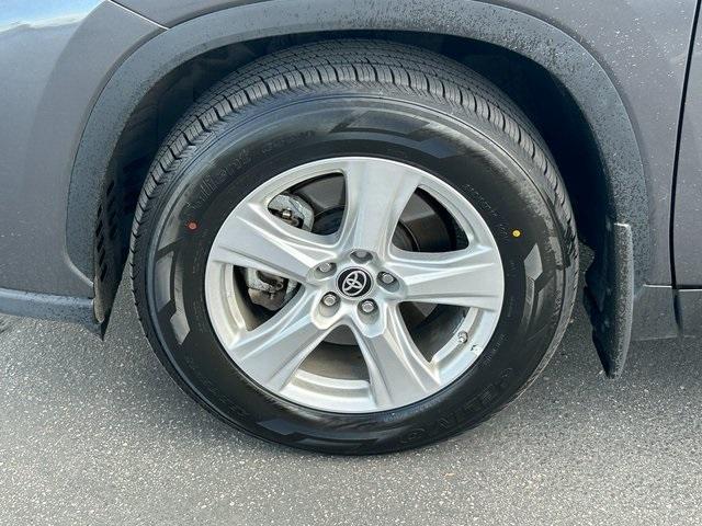 used 2024 Toyota Highlander car, priced at $37,488