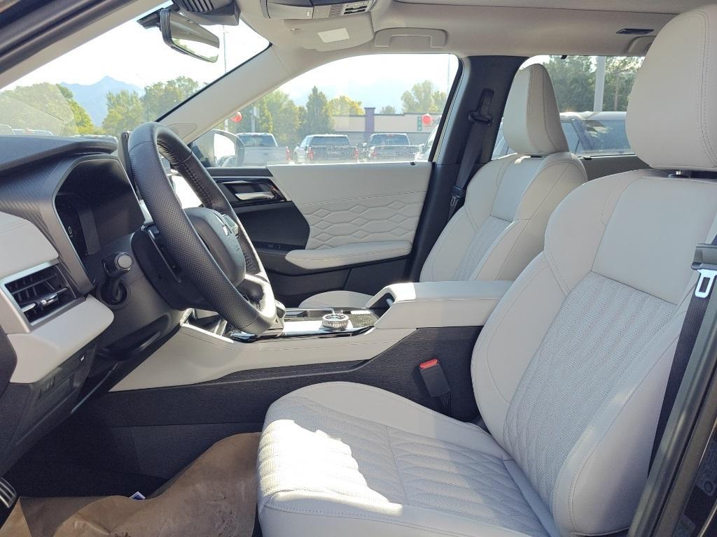 new 2025 Mitsubishi Outlander car, priced at $39,250