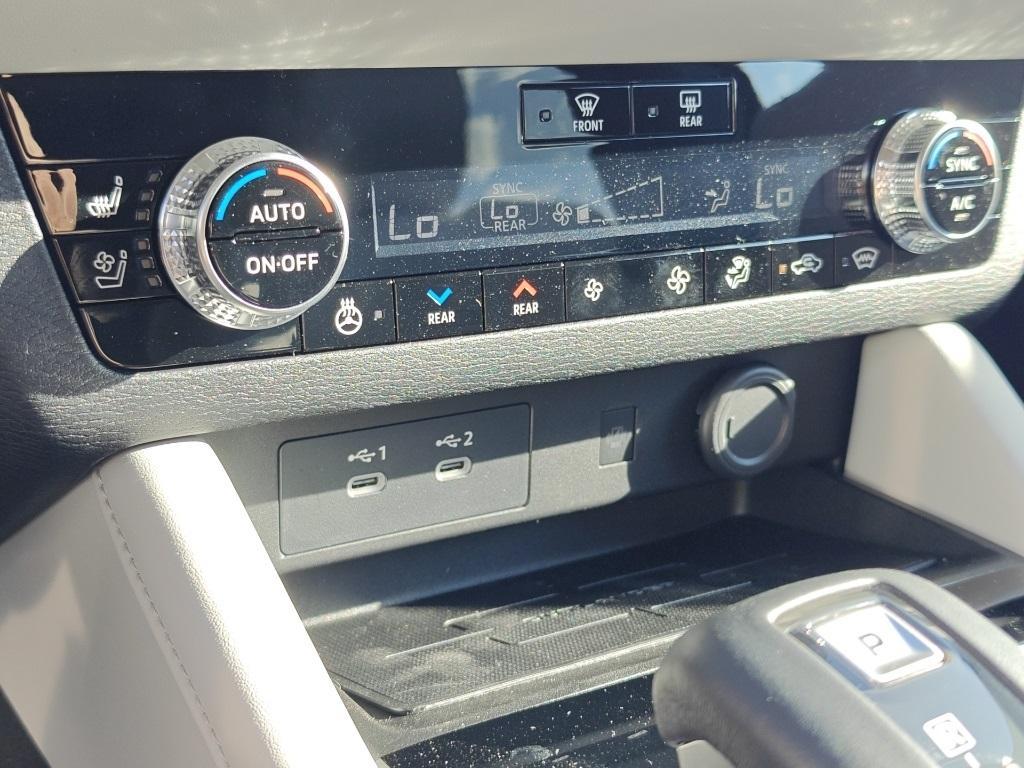 new 2025 Mitsubishi Outlander car, priced at $39,250