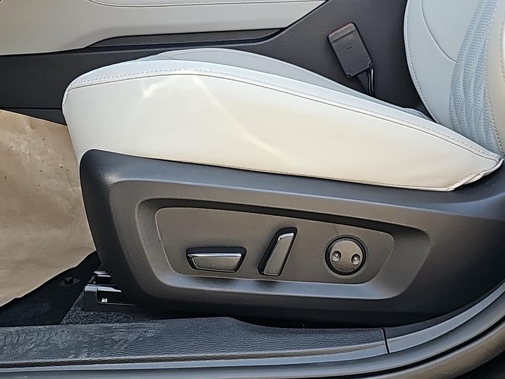 new 2025 Mitsubishi Outlander car, priced at $43,988