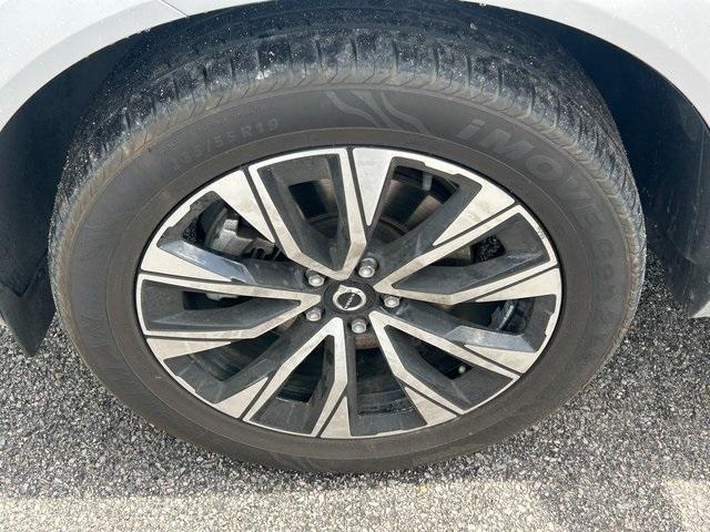 used 2023 Volvo XC60 car, priced at $32,155