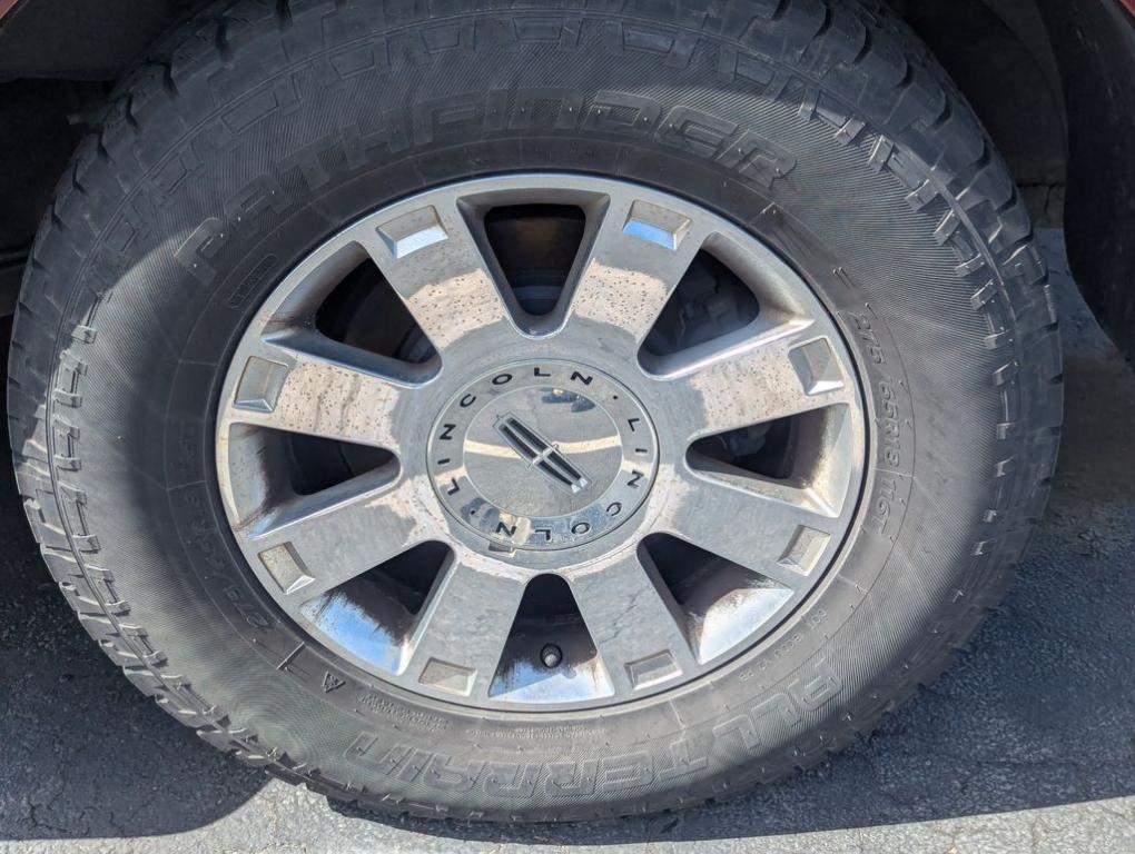 used 2003 Lincoln Navigator car, priced at $2,988