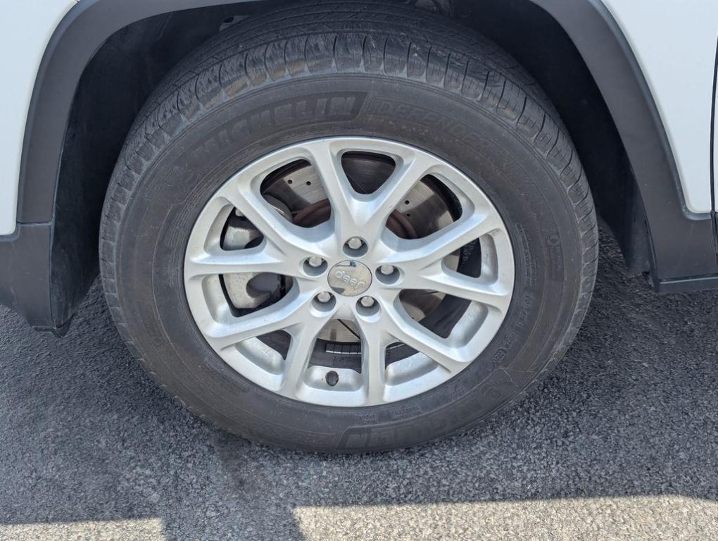 used 2015 Jeep Cherokee car, priced at $7,888