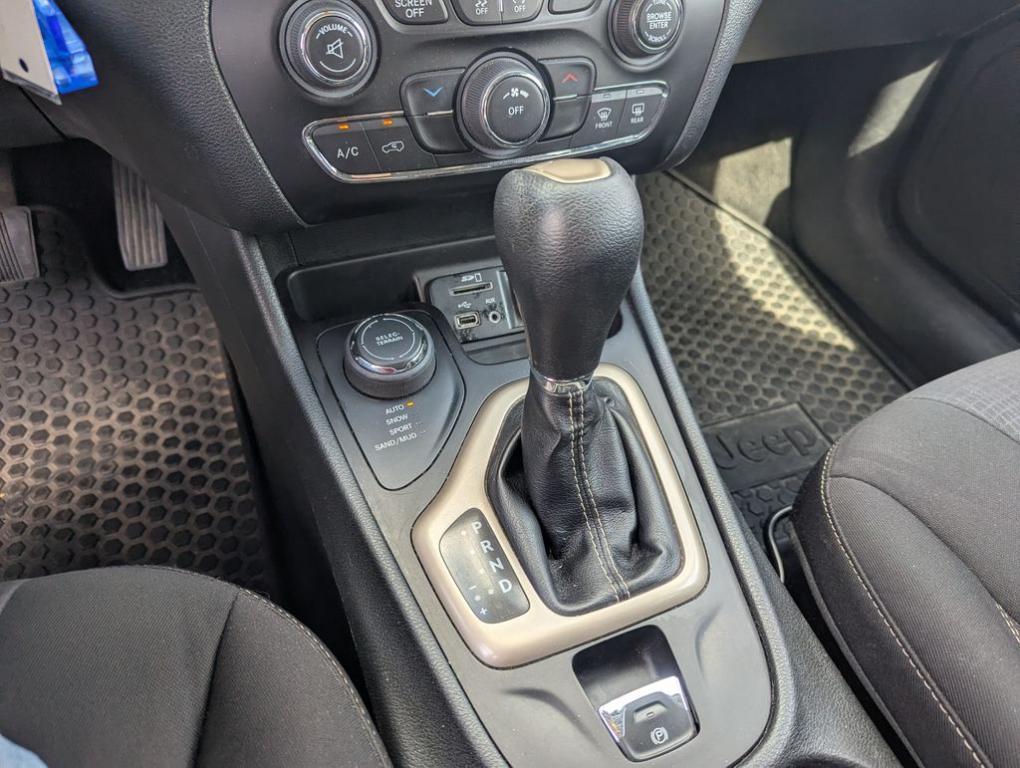 used 2015 Jeep Cherokee car, priced at $7,888