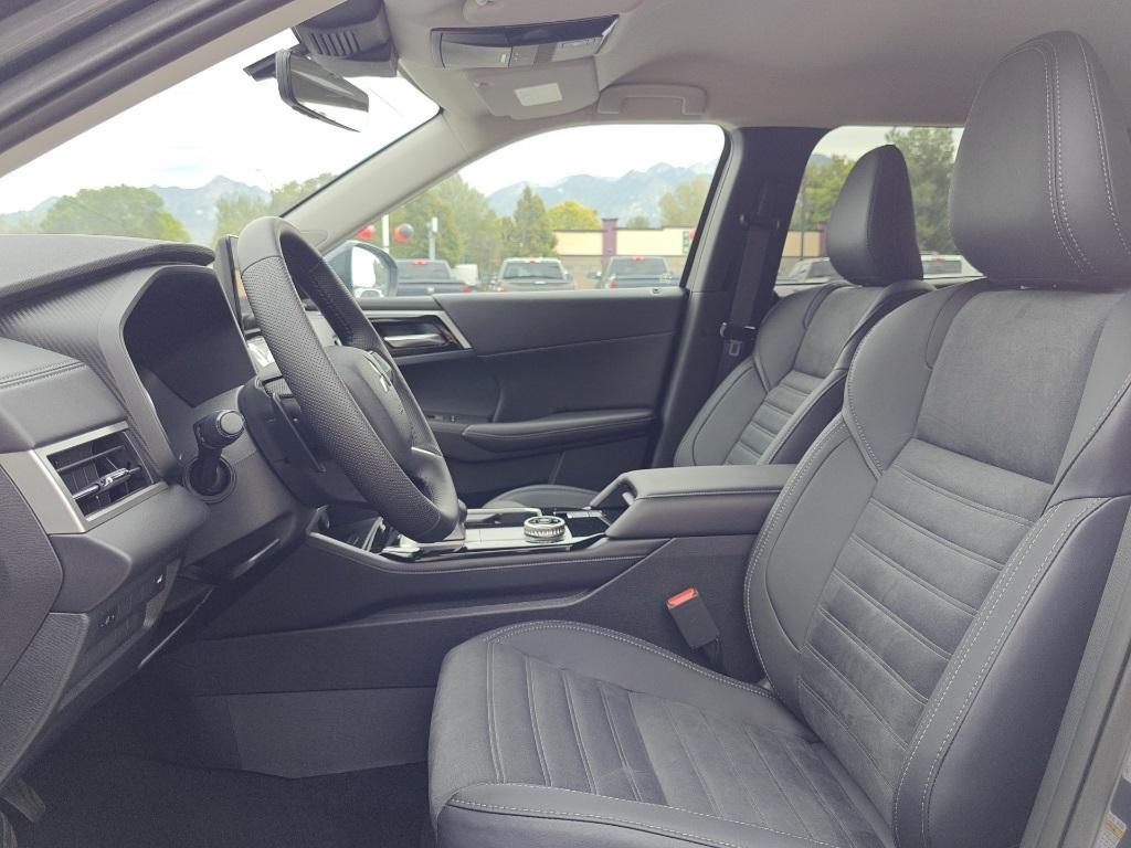 new 2025 Mitsubishi Outlander car, priced at $33,470