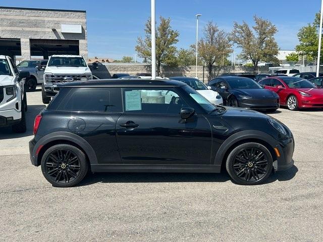 used 2023 MINI SE Hardtop car, priced at $18,000