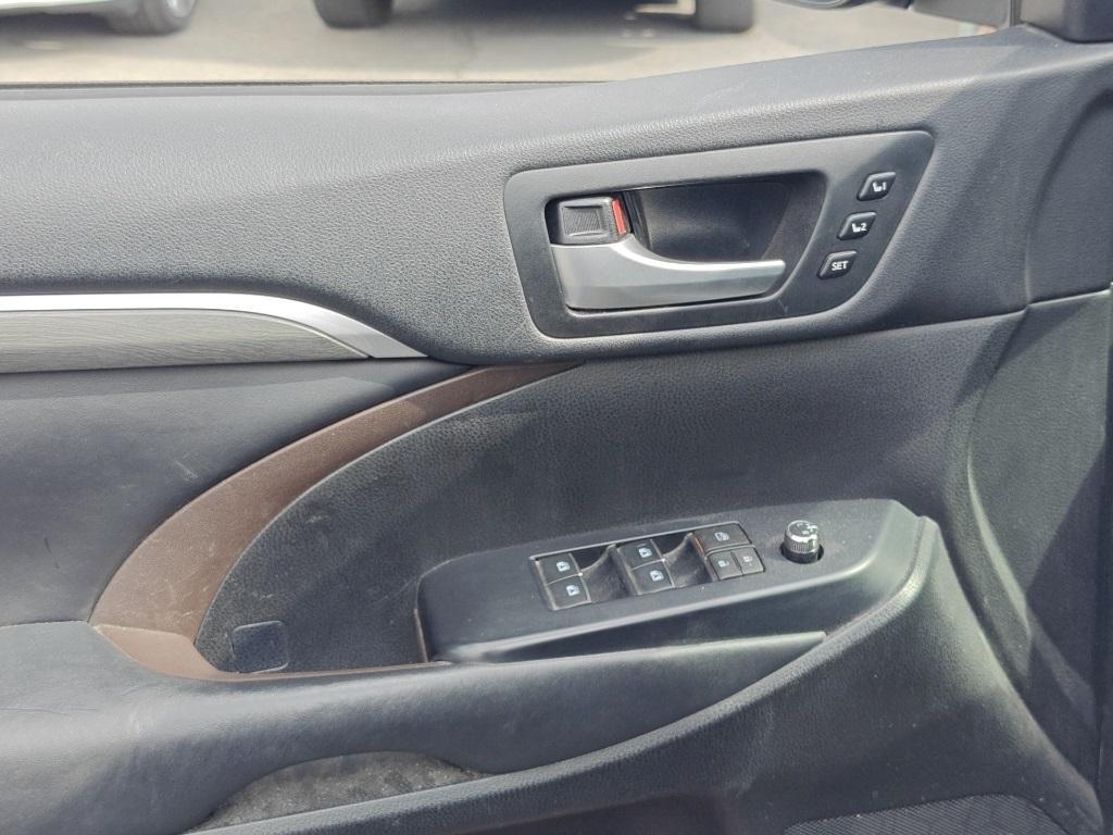 used 2018 Toyota Highlander Hybrid car, priced at $22,950