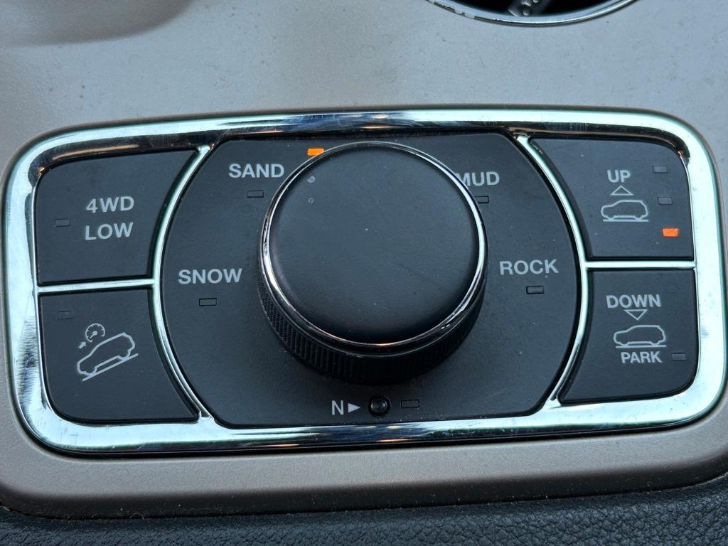 used 2015 Jeep Grand Cherokee car, priced at $16,232