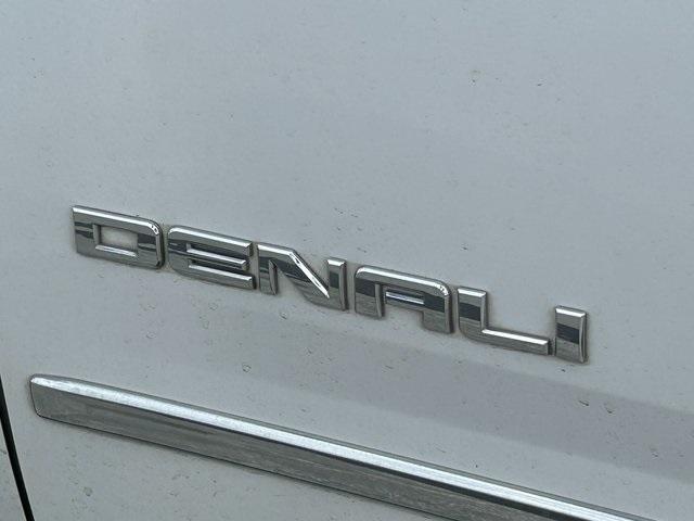 used 2016 GMC Yukon car, priced at $26,385
