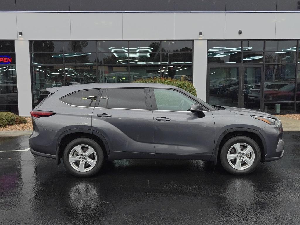 used 2024 Toyota Highlander car, priced at $38,889