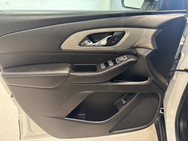 used 2023 Chevrolet Traverse car, priced at $29,995