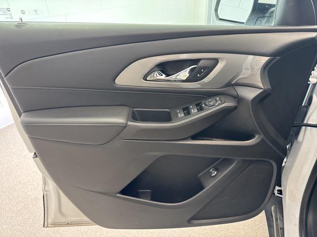 used 2023 Chevrolet Traverse car, priced at $29,995