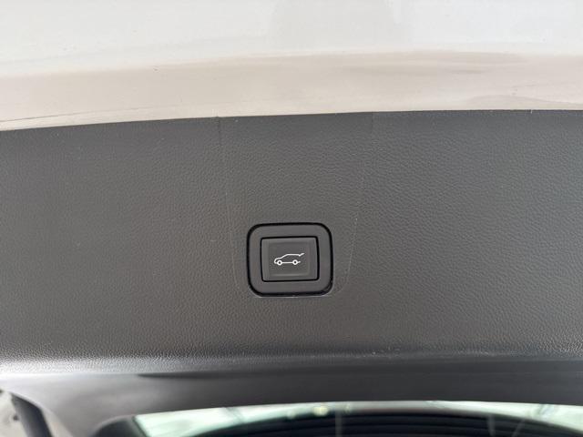 used 2023 Chevrolet Traverse car, priced at $29,995