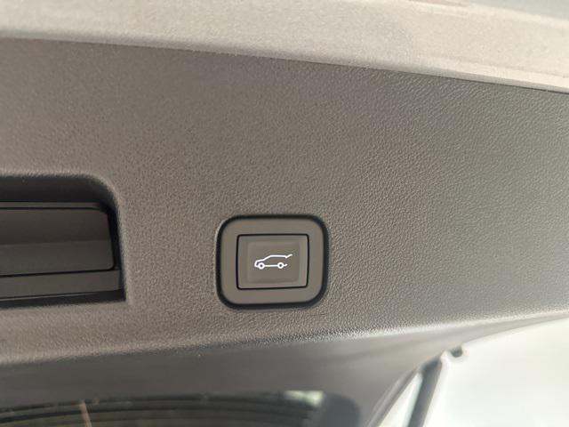 new 2026 Chevrolet Traverse car, priced at $43,344