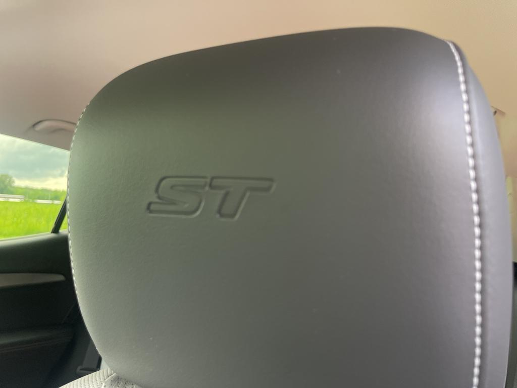 new 2025 Buick Envision car, priced at $42,240