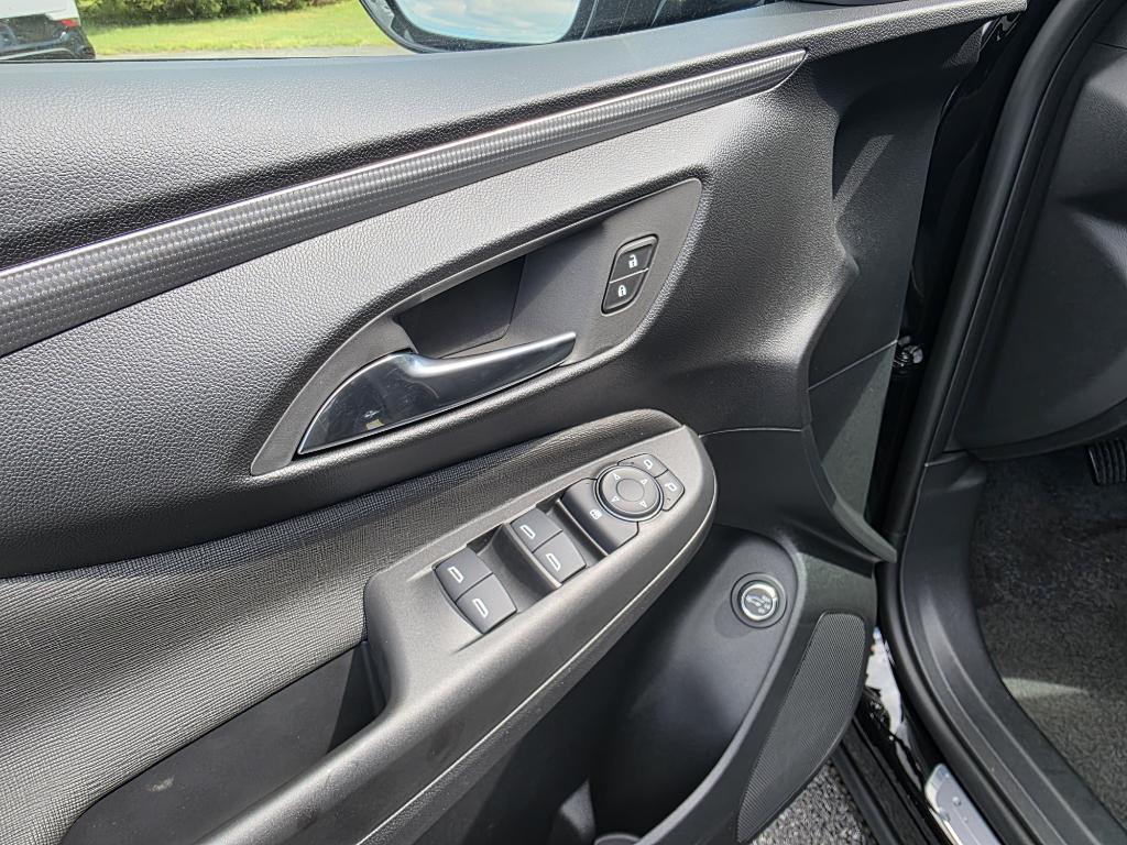 new 2025 Buick Envista car, priced at $31,625