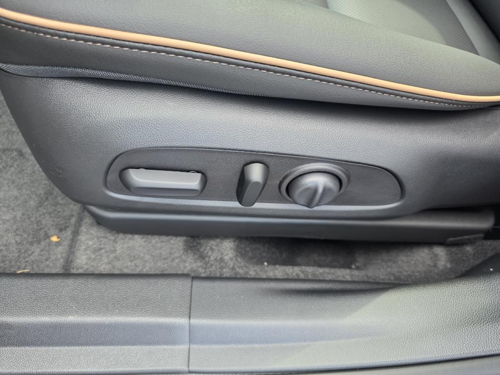 new 2025 Buick Envista car, priced at $31,625