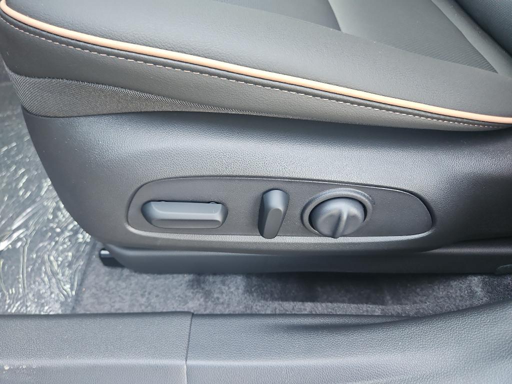 new 2025 Buick Envista car, priced at $31,625