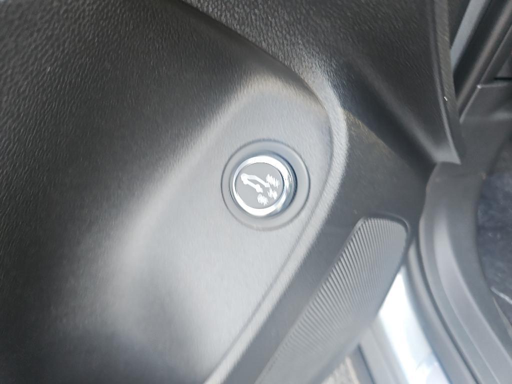 new 2025 Buick Envista car, priced at $31,625