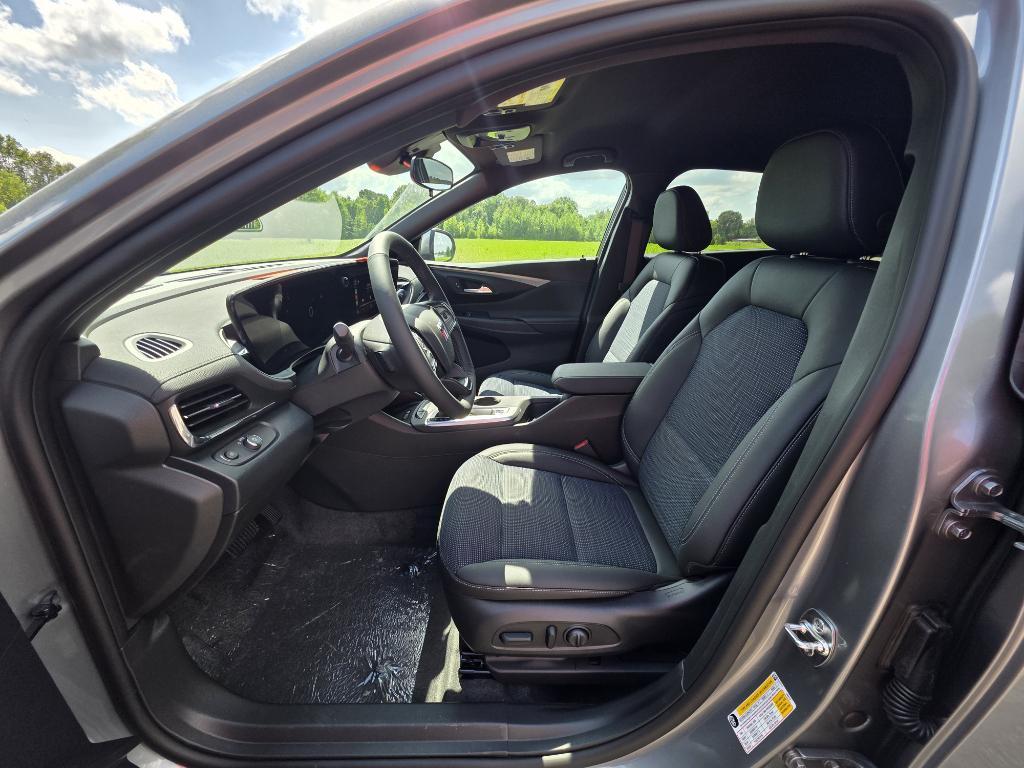 new 2025 Buick Envista car, priced at $27,280