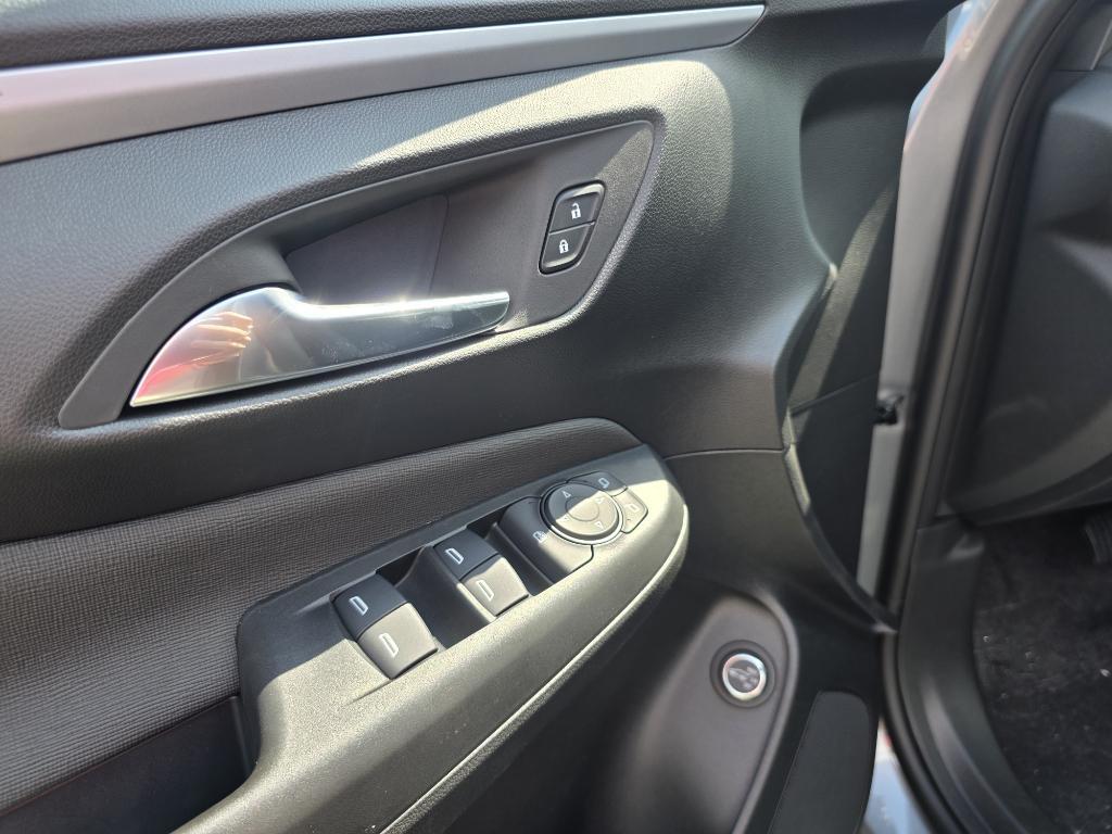 new 2025 Buick Envista car, priced at $27,280