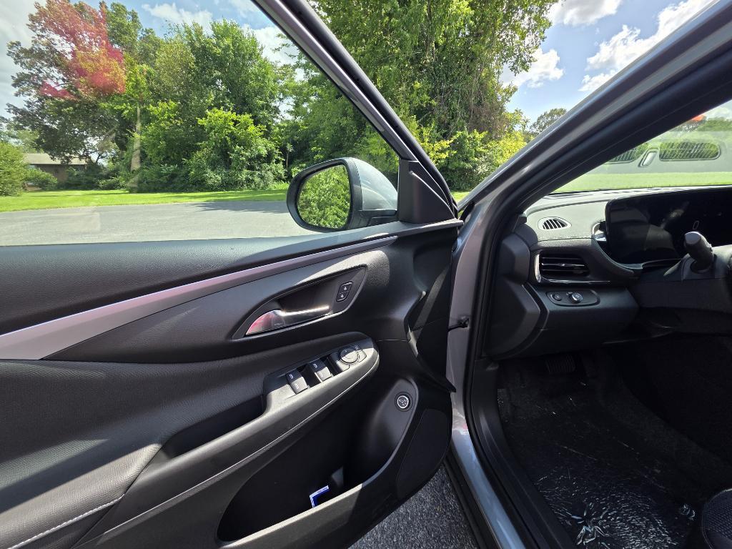 new 2025 Buick Envista car, priced at $27,280