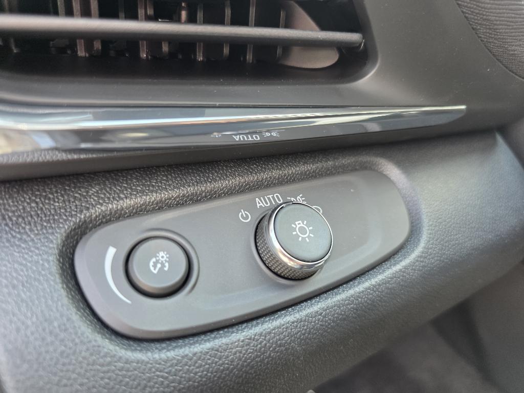 new 2025 Buick Envista car, priced at $27,280
