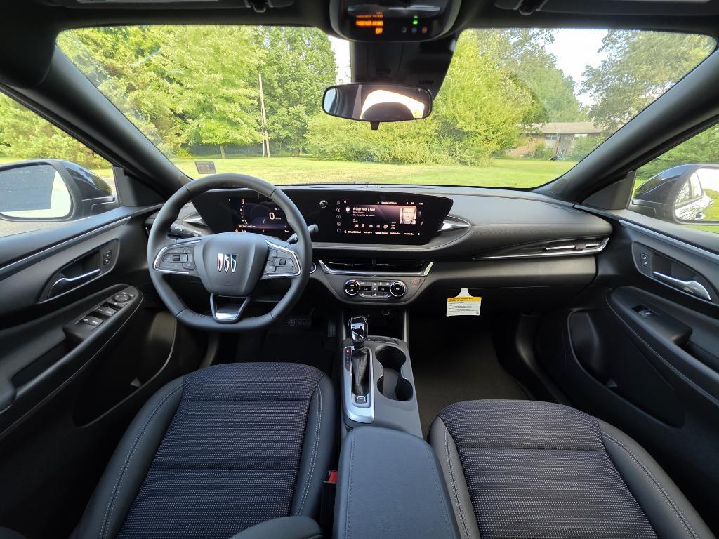 new 2025 Buick Envista car, priced at $26,725