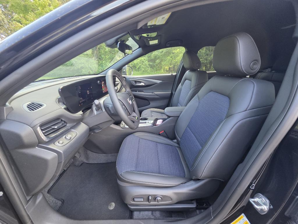 new 2025 Buick Envista car, priced at $26,725