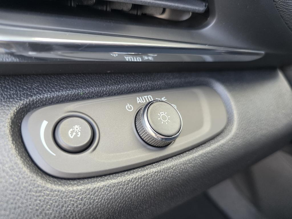 new 2025 Buick Envista car, priced at $26,725