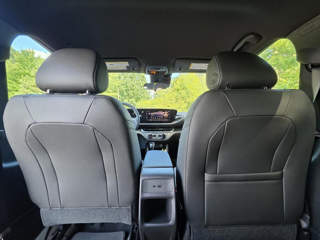 new 2025 Buick Envista car, priced at $26,725