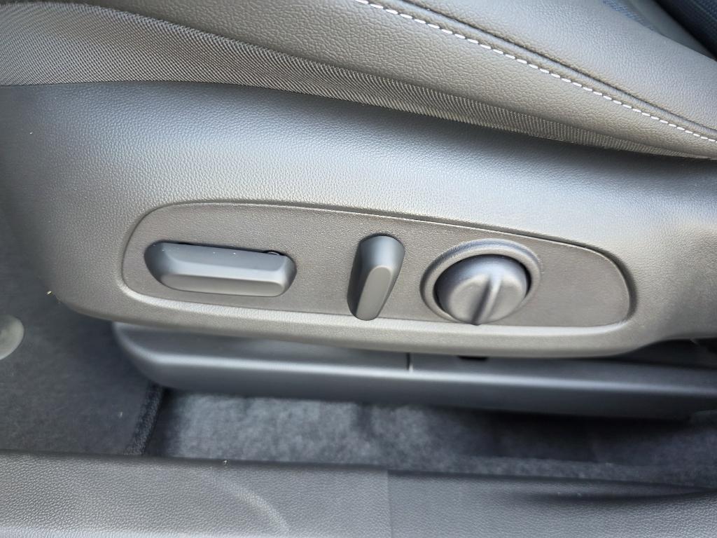 new 2025 Buick Envista car, priced at $26,725