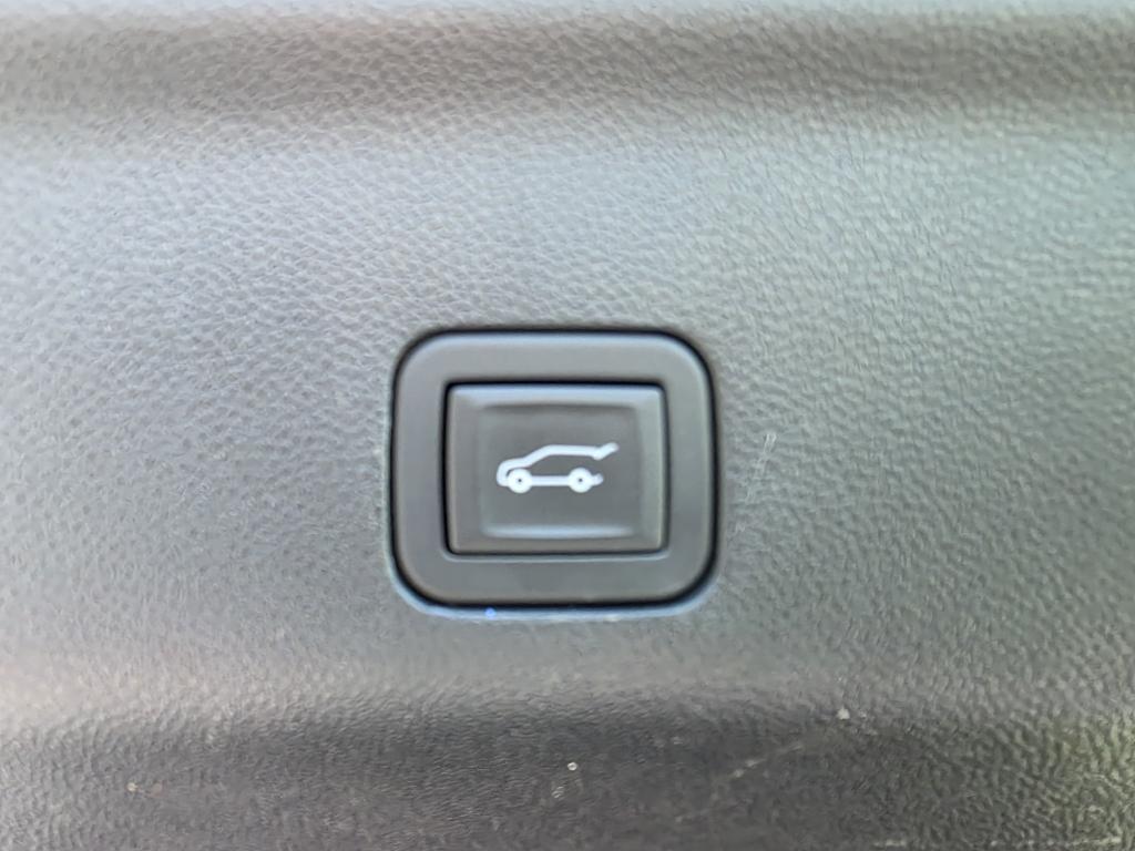used 2024 GMC Yukon car, priced at $65,995