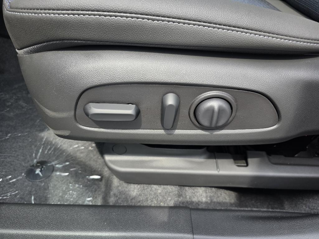 new 2025 Buick Envista car, priced at $26,785