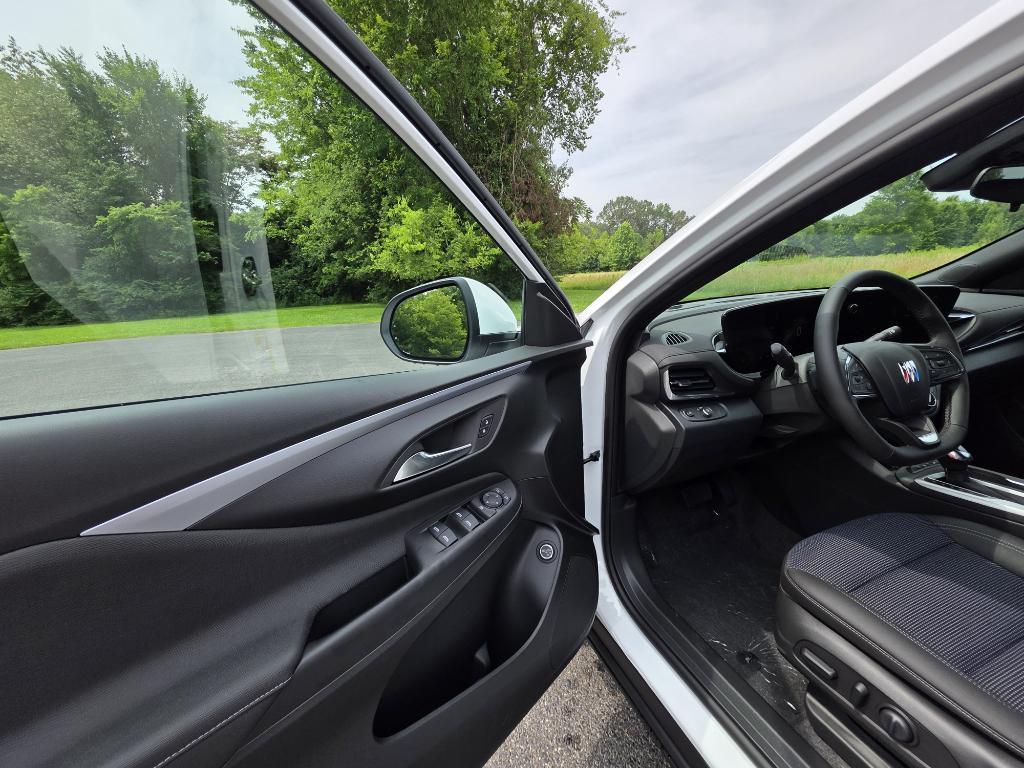 new 2025 Buick Envista car, priced at $26,785