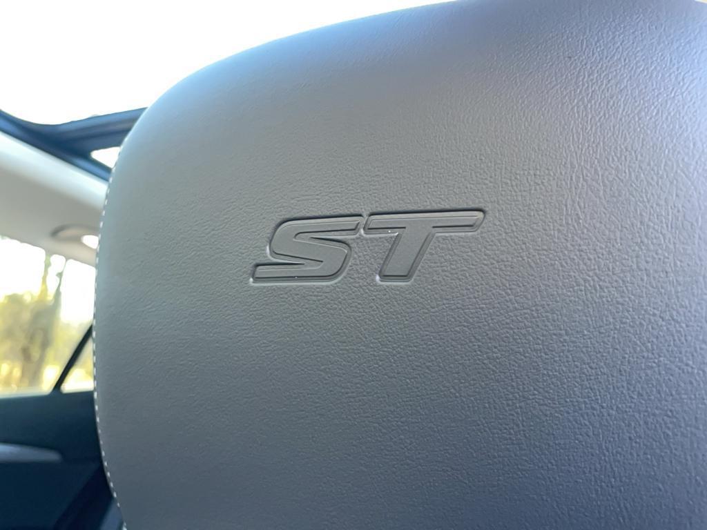new 2025 Buick Envision car, priced at $42,235