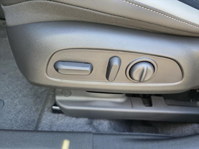new 2025 Buick Envista car, priced at $27,280