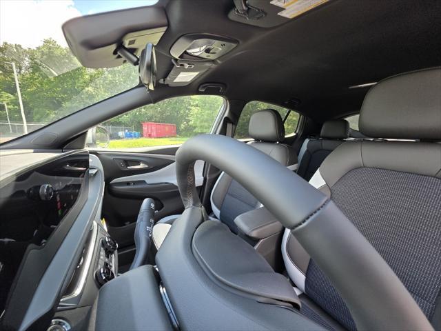 new 2025 Buick Envista car, priced at $27,280