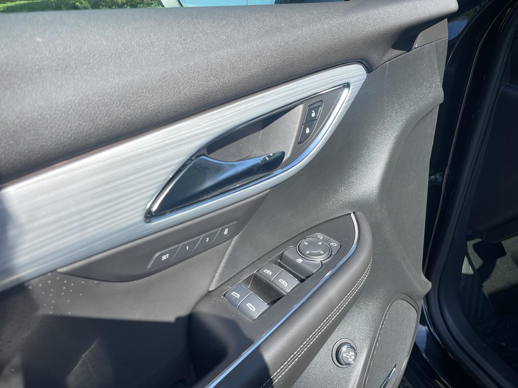 new 2025 Buick Envision car, priced at $47,595